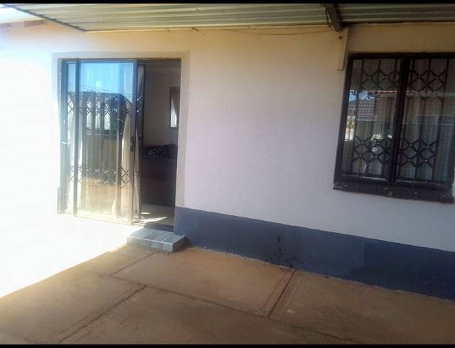 3 BEDROOM FREEHOLD FOR SALE IN PROTEA GLEN